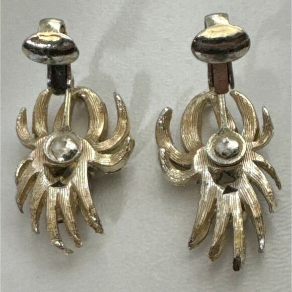 Vintage Coro stamped Spikey with rhinestone clip on earrings - Picture 4 of 10